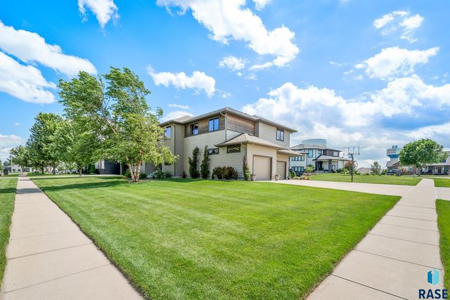 7601 S Ridgestone Dr Drive, Sioux Falls, SD 57108