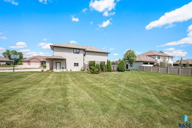 7601 S Ridgestone Dr Drive, Sioux Falls, SD 57108