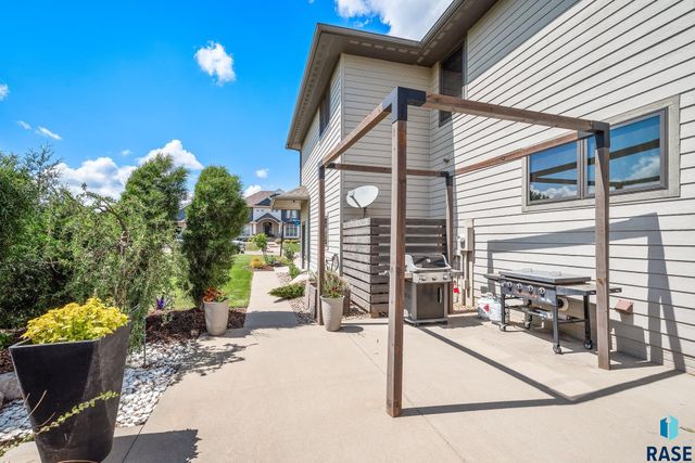 7601 S Ridgestone Dr Drive, Sioux Falls, SD 57108