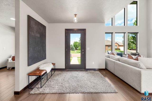 7601 S Ridgestone Dr Drive, Sioux Falls, SD 57108