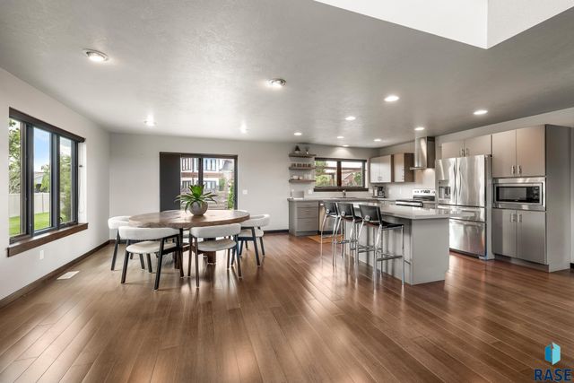 7601 S Ridgestone Dr Drive, Sioux Falls, SD 57108