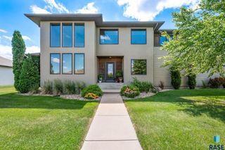 7601 S Ridgestone Dr Drive, Sioux Falls, SD 57108