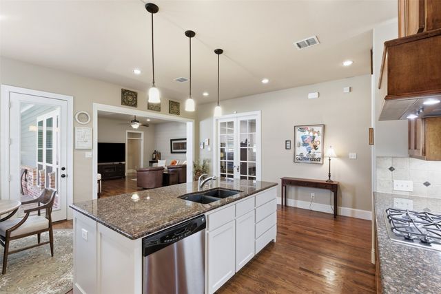 5016 Dickens Lane, Carrollton, TX 75010