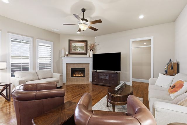 5016 Dickens Lane, Carrollton, TX 75010