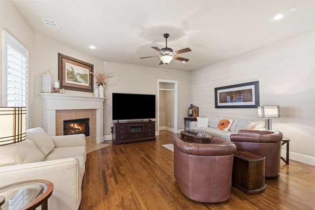 5016 Dickens Lane, Carrollton, TX 75010