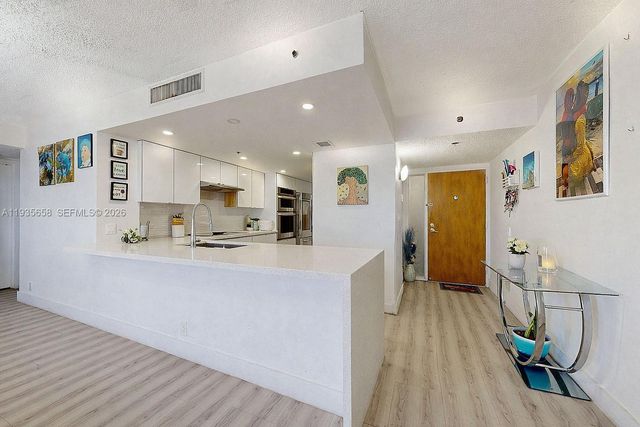 7601 E Treasure Dr 611, North Bay Village, FL 33141