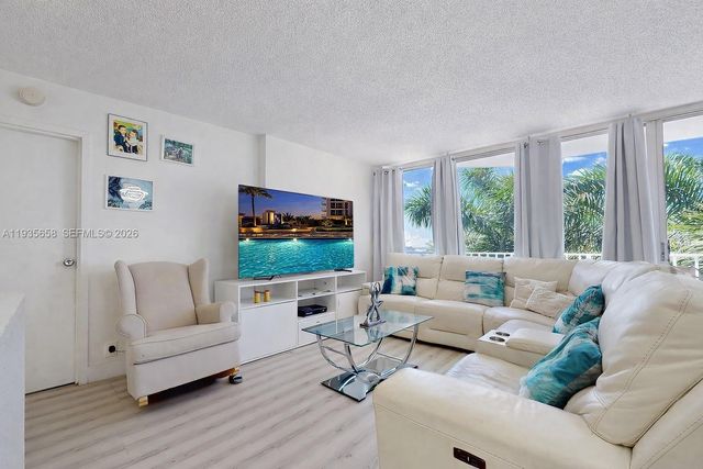 7601 E Treasure Dr 611, North Bay Village, FL 33141