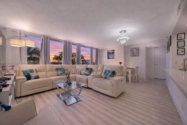 7601 E Treasure Dr 611, North Bay Village, FL 33141