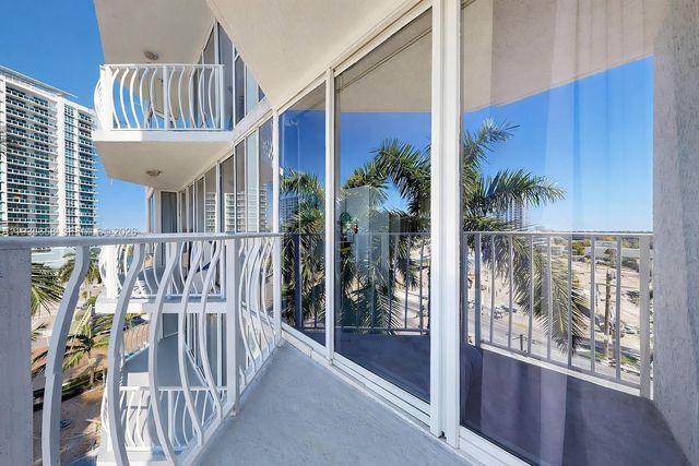 7601 E Treasure Dr 611, North Bay Village, FL 33141