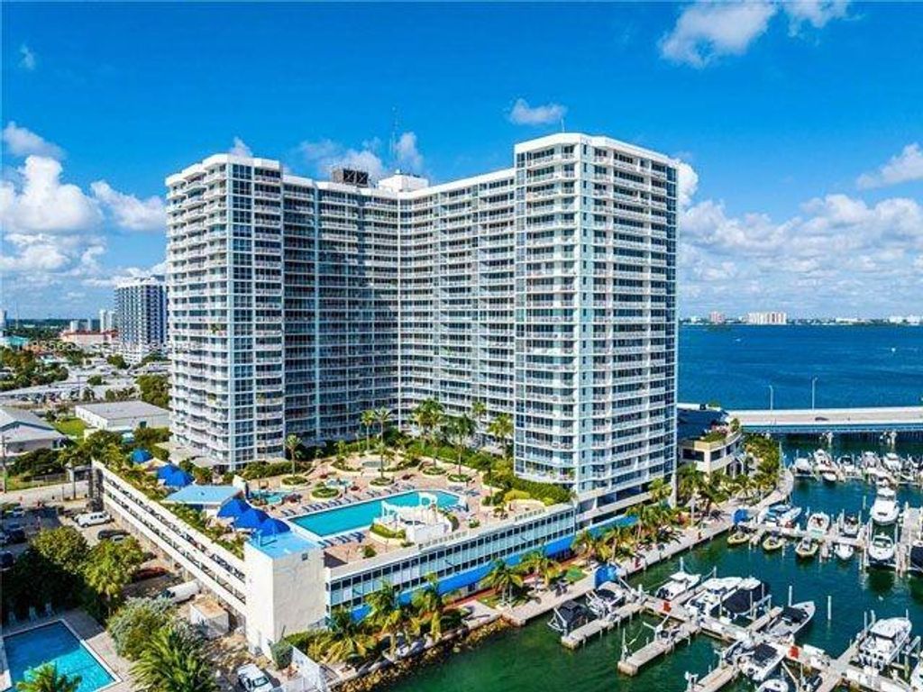 7601 E Treasure Dr 611, North Bay Village, FL 33141