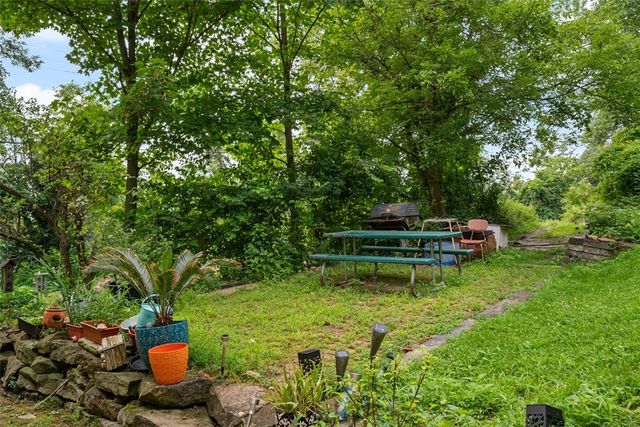 300 Eddington St, Hazelwood, PA 15207