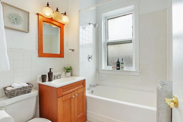 2109 W Eastwood Avenue 3F, Chicago, IL 60625