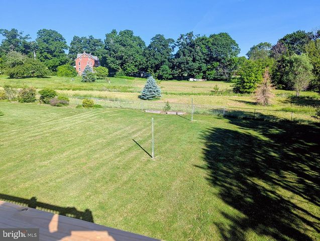 16 DOGWOOD DR, Wernersville, PA 19565