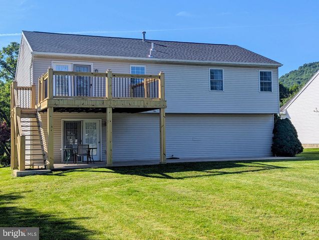 16 DOGWOOD DR, Wernersville, PA 19565
