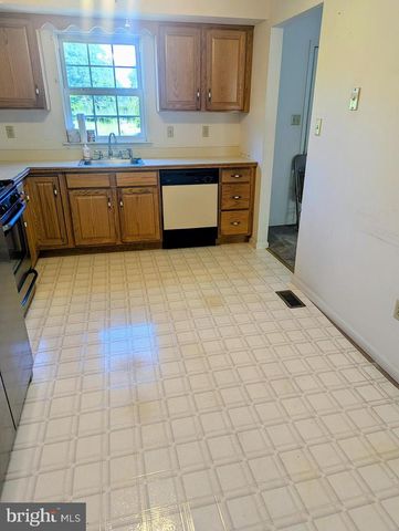 16 DOGWOOD DR, Wernersville, PA 19565