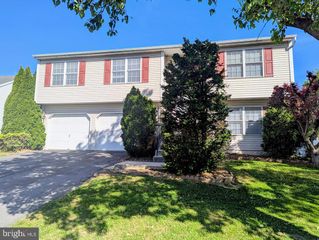 16 DOGWOOD DR, Wernersville, PA 19565