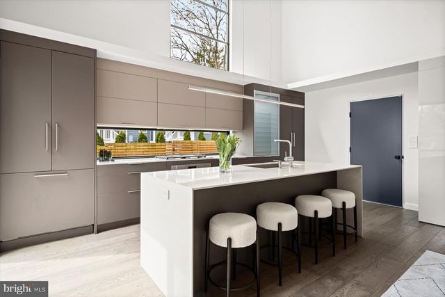 3004 N UNDERWOOD ST, Arlington, VA 22213