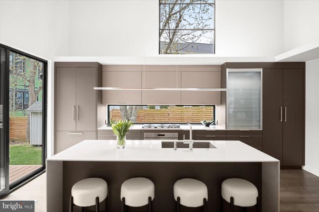 3004 N UNDERWOOD ST, Arlington, VA 22213