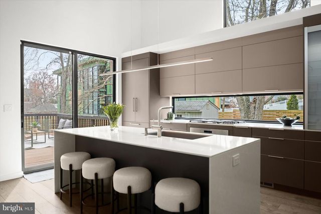 3004 N UNDERWOOD ST, Arlington, VA 22213