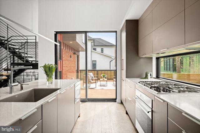 3004 N UNDERWOOD ST, Arlington, VA 22213