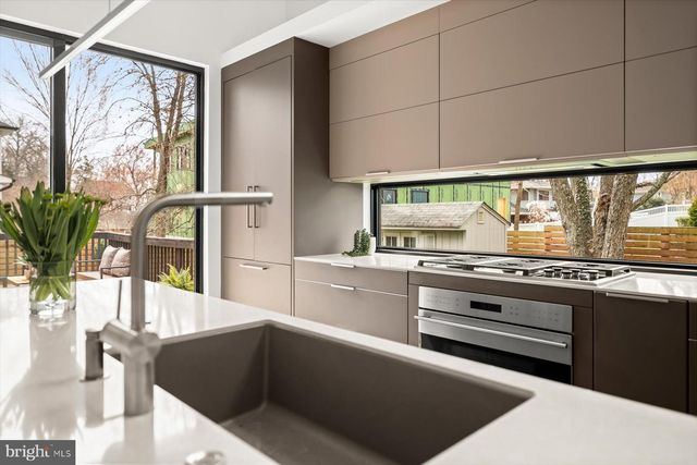 3004 N UNDERWOOD ST, Arlington, VA 22213