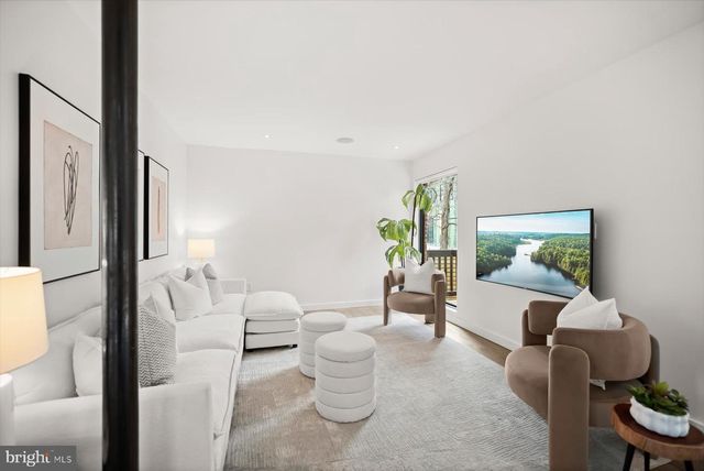 3004 N UNDERWOOD ST, Arlington, VA 22213