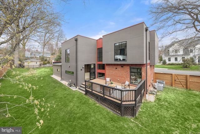 3004 N UNDERWOOD ST, Arlington, VA 22213