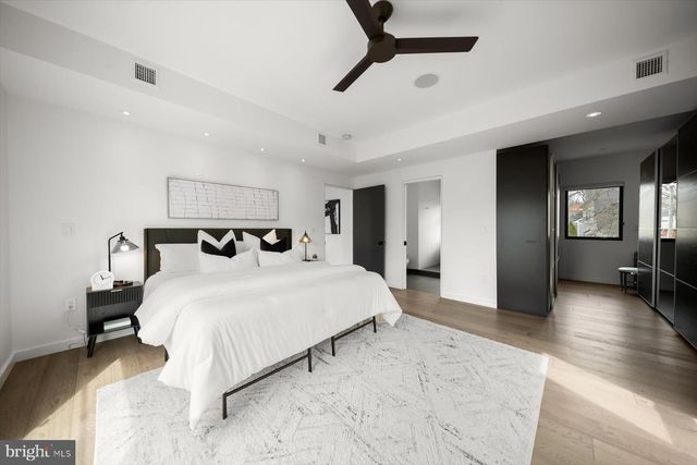 3004 N UNDERWOOD ST, Arlington, VA 22213