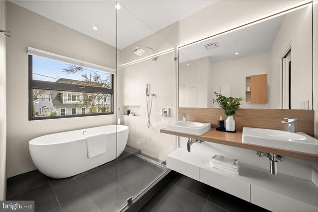 3004 N UNDERWOOD ST, Arlington, VA 22213