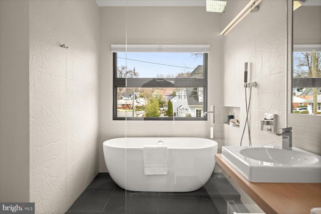 3004 N UNDERWOOD ST, Arlington, VA 22213