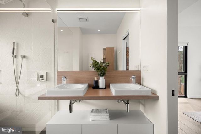 3004 N UNDERWOOD ST, Arlington, VA 22213