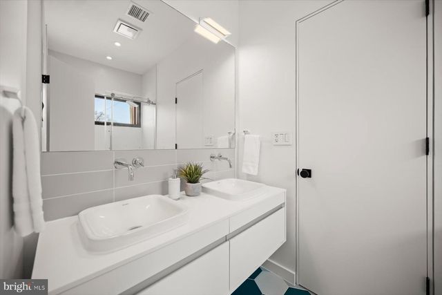 3004 N UNDERWOOD ST, Arlington, VA 22213