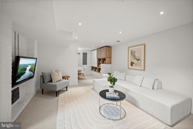 3004 N UNDERWOOD ST, Arlington, VA 22213