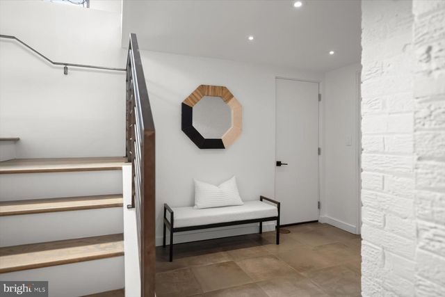 3004 N UNDERWOOD ST, Arlington, VA 22213