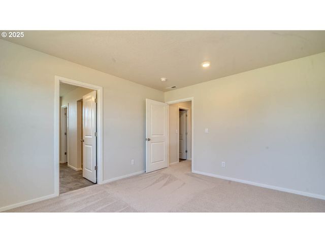 4932 Dilling Ave Ne, Salem, OR 97301