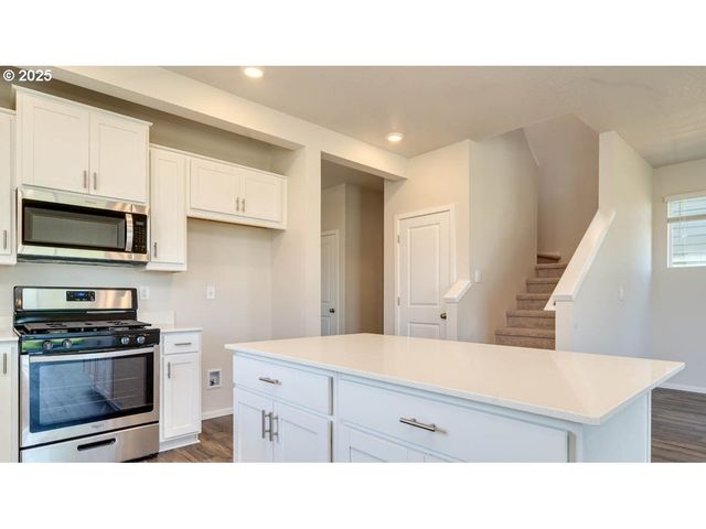 4932 Dilling Ave Ne, Salem, OR 97301