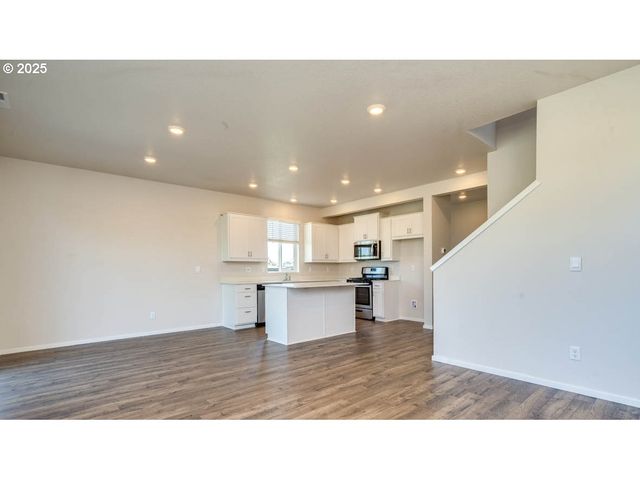 4932 Dilling Ave Ne, Salem, OR 97301