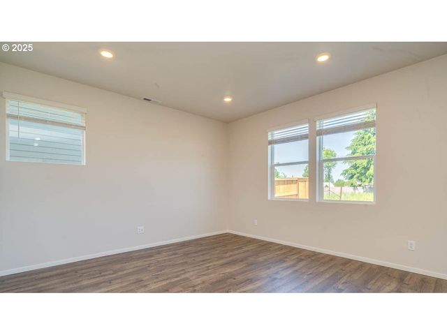 4932 Dilling Ave Ne, Salem, OR 97301