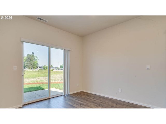 4932 Dilling Ave Ne, Salem, OR 97301