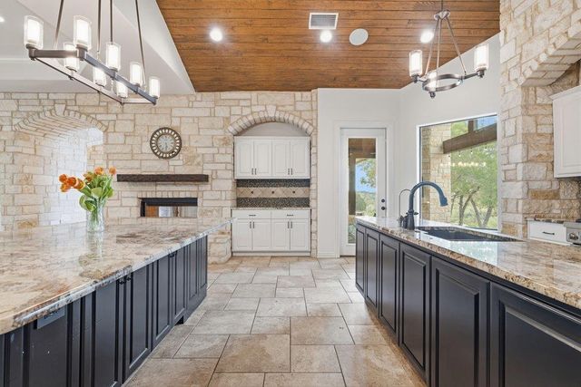 9805 Grand Summit BLVD, Dripping Springs, TX 78620