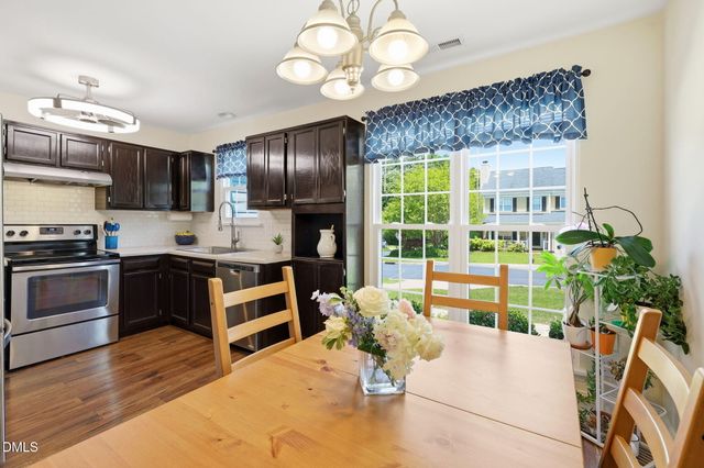 917 Starkland Way, Holly Springs, NC 27540