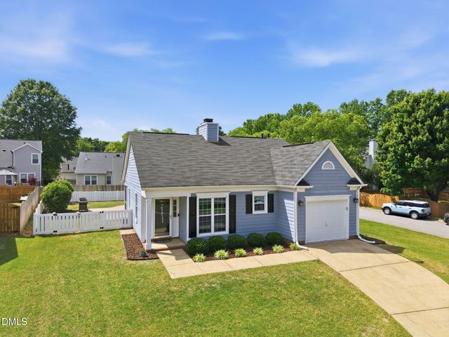 917 Starkland Way, Holly Springs, NC 27540