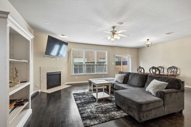 404 Dublin Street, Lewisville, TX 75067
