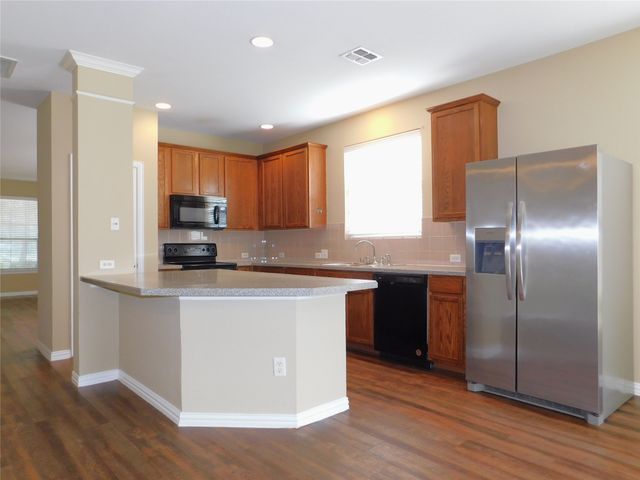 316 Hummingbird Drive, Little Elm, TX 75068
