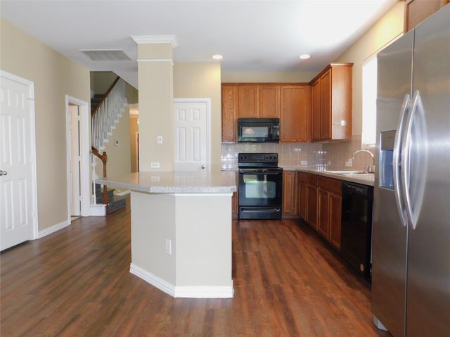 316 Hummingbird Drive, Little Elm, TX 75068