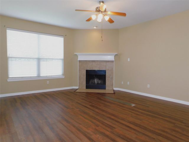 316 Hummingbird Drive, Little Elm, TX 75068