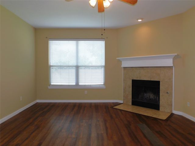 316 Hummingbird Drive, Little Elm, TX 75068