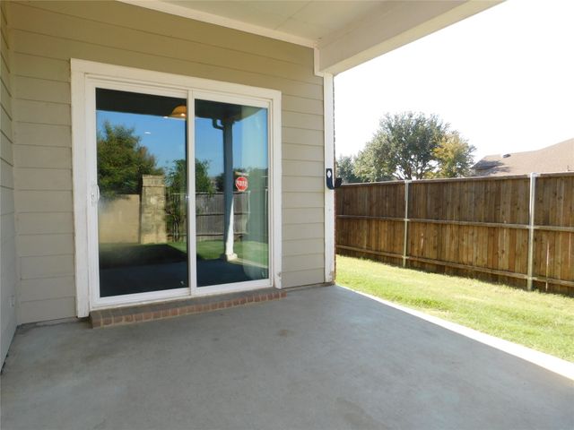 316 Hummingbird Drive, Little Elm, TX 75068
