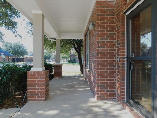 316 Hummingbird Drive, Little Elm, TX 75068