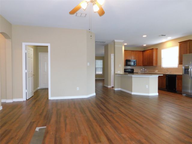 316 Hummingbird Drive, Little Elm, TX 75068